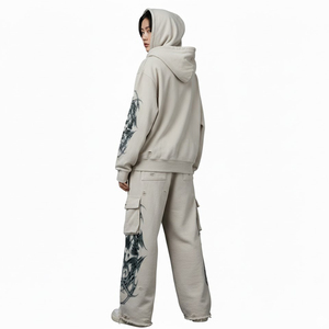 Survêtement personnalisé en détresse avec des graphiques à l'aérographe et une coupe décontractée doux et élégant et parfait pour le décontracté ou le streetwear pour unisexe - Product Image 4