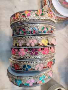 Cintas bordadas a máquina personalizadas, encajes en varios diseños y colores para vestidos de boda, diseño étnico indio - Product Image 2