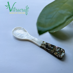 Cuillères à caviar faites à la main vietnamiennes de luxe Cuillère de service à caviar faite à la main Cuillère combine plastique Mica et nacre Taille 10cm - Product Image 1