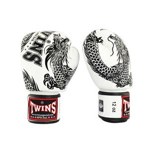 Guantes de Boxeo Profesionales Hechos a Medida, de Cuero Vacuno Genuino Twins, con Diseño de Logotipo para Kick Boxing - Product Image 2