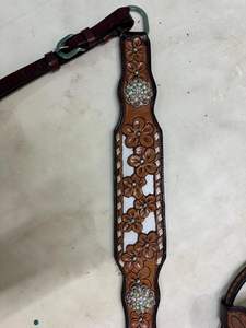 Juego de arreos de cuero occidental de lujo de fabricación india, cabezada y pechera para jinetes profesionales, disponible al mejor precio - Product Image 5