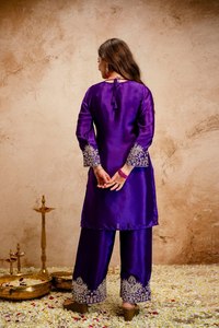 Nouvelle mode indienne, magnifique design coloré, tissu rayonne lourd, kurti et pantalon courts pour le bureau ou les soirées, prix de gros. - Product Image 6