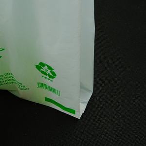 Bolsas de compras de plástico PE biodegradables ecológicas de supermercado, diseño de camiseta verde para utensilios de cocina, precio de fábrica de Vietnam - Product Image 6