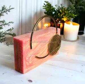 Sac à main en résine magnifiquement brodé avec un design époustouflant, parfait pour les rassemblements formels et les soirées - Product Image 1