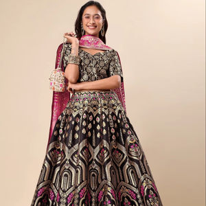 Ensemble Lehenga Choli à imprimé floral pour femme, semi-cousu avec fermeture à glissière latérale et Dupatta - Product Image 1