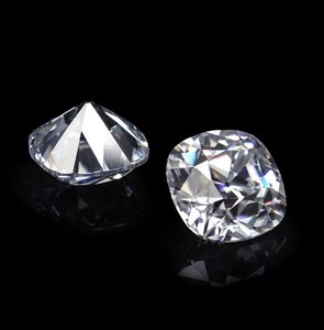 Moissanite taillée sur coussin de 5.5mm avec certificat GRA Alternative aux pierres précieuses cultivées en laboratoire - Product Image 6