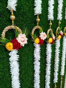 Encantador Gajra blanco con coloridas rosas para colgar en la pared, cuerdas florales de perlas para estilo antiguo, decoración de boda Diwali Eid Onam - Product Image 4