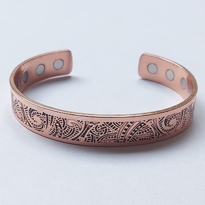 Pulsera de cobre magnética para hombres y mujeres Patrón de estrella vintage Brazalete de moda curativo para la salud con beneficios para la artritis - Product Image 6