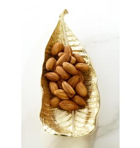 Bandeja DE SERVICIO DE METAL decorativa perfecta para chocolates, diseñada para impresionar con su estilo atemporal y rico brillo metálico - Product Image 1