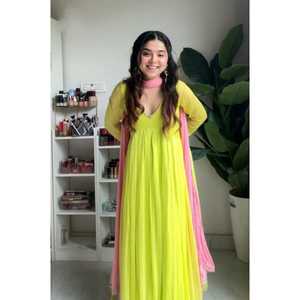 Nouvelle robe de soirée en georgette moderne indienne/pakistanaise RADHE EXPORTS pour femmes - Vêtement de soirée avec détails fantaisie au niveau du col et des glands Séchage rapide - Product Image 1