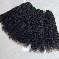 Extensiones de cabello humano rizado estilo pixie de color natural, suaves y con rizos cortos, de alta densidad para la elaboración de pelucas.