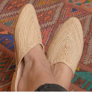 Pantoufles en raphia naturel, pantoufles en raphia naturel tissées à la main, mules chaussures pour femmes, pantoufles marocaines en raphia, chaussures de main - Product Image 1