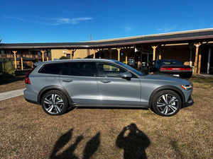 Venta al por Mayor de Autos Usados Baratos Libres de Accidentes, Volvo V60 Cross Country AWD B5 Plus 2023, Vagoneta de 4 Puertas, Volante a la Izquierda, Cuero - Product Image 3