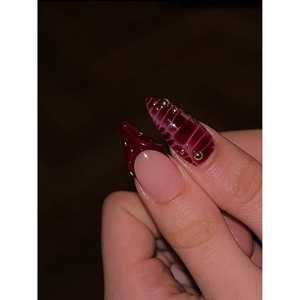 Uñas Postizas Color Borgoña con Diseño Cruzado - Product Image 5