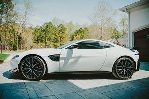 MAR-TIN Van-tage F1 Edition Coupe 2023, Bajo Kilometraje, Motor en Perfecto Estado, Neumáticos R18, Listo para Enviar - Product Image 4