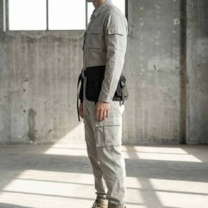 Conjunto de ropa urbana gris piedra de algodón estructurado con estampado vintage, chándal con capucha, diseño de chaleco superpuesto y cinturón con cordón. - Product Image 1