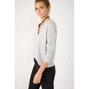 Camiseta Brillante de Manga Larga con Cuello en V - Product Image 3