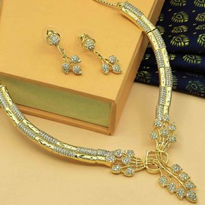 Vente en gros de mode 14K 18K 24K Micro Gold Filled AD Stone Jewelry Set, Floral Design Short Colliers, AD Stone Forming Colliers. - Product Image 1