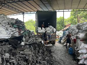 Carbón Vegetal Vietnamita Negro Plateado de Alta Calidad Sin Humo - Product Image 5