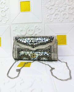 Bolso de Mano con Cierre de Solapa Metálica Hecho a Mano, Correa de Cadena de Embrague, Moda Duradera, Informal, Artesanía India Tradicional, Pascua para Mujer, 1-1.9L - Product Image 1