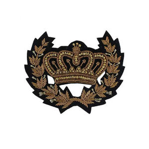 Insignias de bordado de calidad superior OEM MOQ bajo Ropa de talla grande Insignias de bordado a mano Pakistán Venta al por mayor Buen material de cuero - Product Image 3