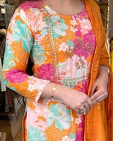 Beautiful 2 warna Premium, bekerja urutan berat pada celana Kurti dengan Dupatta 3 buah Set setelan tersedia dalam 2 warna