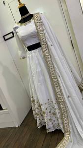 Nouvelle collection de Lehenga Choli pour femmes, design moderne, spécial Navratri, réversible, en soie slub premium avec travail de Zari et de paillettes, pour mariage, toutes saisons - Product Image 6