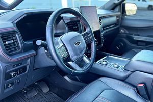 Ford Expedition Limited 4x4 Turbo V6 4WD 7 places, modèle 2023, en bon état - Product Image 4