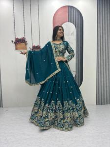 Ensemble Lehenga Choli et Dupatta en tissu avec broderie lourde, pour les occasions spéciales, les mariages, les tenues de soirée, Lehenga fantaisie avec travail de codage, Lehenga avec sequins - Product Image 2