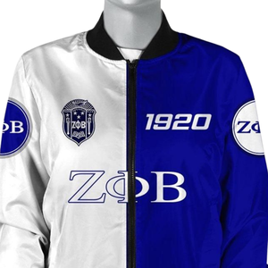 Chaqueta de Satén Zeta Phi Beta para Mujer, Prenda Griega Premium de 1920, Azul y Blanco, Bordado con el Escudo de la Hermandad, Diseño Universitario - Product Image 5