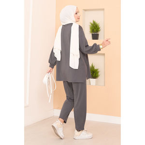 Conjunto Casual de Dos Piezas Oysho, Pantalones Cortos Acampanados con Abertura Asimétrica y Detalle de Emblema, Traje Gris - Product Image 6