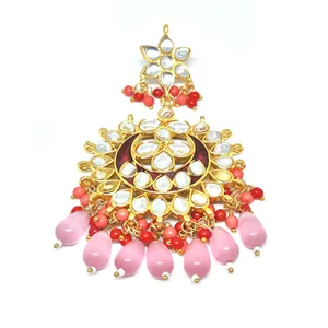 Boucles d'oreilles Chandbali en pierre Monalisa plaquées or, style Meenakari rouge clair, style chandelier tendance - Product Image 2