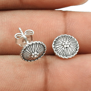 Pendientes de tuerca delicados de plata lisa de diseño de lujo Natural más vendidos para mujer y niñas joyería fina de moda al por mayor OEM ODM - Product Image 2