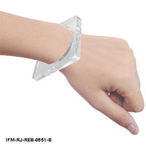 Brazalete de Resina Cuadrado Transparente Hecho a Mano - Brazalete de Resina Grueso Transparente Minimalista para Mujer - Product Image 2