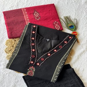 Traje Anarkali VASTRA COTTAGE de Georgette Puro Estampado con Dupatta de Encaje de Diseño y Pantalón de Algodón Butter Completamente Cosido - Product Image 5