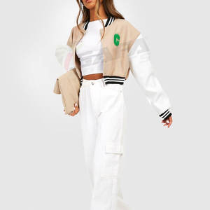 Veste universitaire en laine pour femmes Lettres brodées en gros Manches en cuir Vestes universitaires courtes en laine pour femmes - Product Image 1