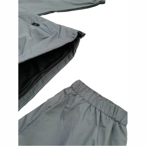 Conjunto de chándal de poliéster ligero en blanco para hombres Personalización completa Venta al por mayor Chándales cortavientos disponibles en todos los tamaños - Product Image 3