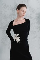 Robe longue évasée de haute qualité, manches longues, ABOLI ASYMETRIC DRESS, tissu en tricot flexible brillant, noir et blanc