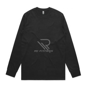 La camiseta de manga larga ApexFit para hombre está diseñada con precisión, ofreciendo una prenda versátil que se adapta perfectamente a cualquier ocasión. - Product Image 4