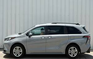 Usado 2022 Toyotaa Siennas XLE Woodland Edition AWD - Product Image 4