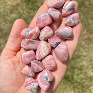 Cristal de Rhodochrosite dégringolé (0.5 " - 1.5") pierre de Rhodochrosite dégringolée de qualité supérieure pierre précieuse de Rhodochrosite rose gemme en forme de coeur - Product Image 1