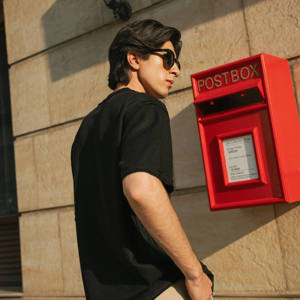 T-shirt vierge imprimé de logo personnalisé 100% coton de qualité supérieure à séchage rapide et respirant avec taille normale pour hommes - Product Image 4