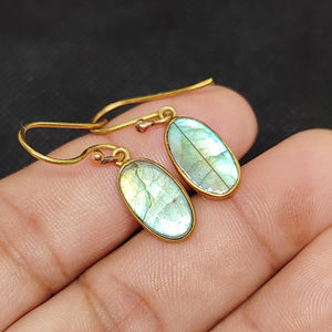 Boucles d'oreilles pendantes en labradorite naturelle vintage faites à la main pour femmes, en laiton plaqué or, avec des ailes en pierres précieuses pour les mariages - Product Image 1