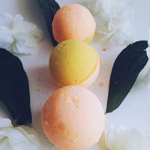 Bomba de baño orgánica Citrus Bliss Orange & Lemon | Aromaterapia estimulante y refrescante | Paquete a granel al por mayor - Product Image 2