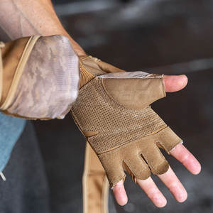 Guantes de gimnasio de poliéster de diseño personalizado de la mejor calidad para entrenamientos deportivos y fitness Cuero transpirable para levantamiento de pesas - Product Image 5
