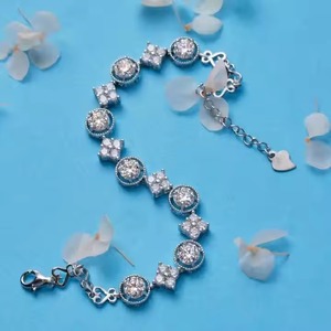 Pulsera y brazalete de oro blanco de 18 quilates con diamantes cultivados en laboratorio de forma redonda para mujer a precio mayorista - Product Image 3