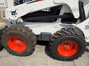 Minicargadora Bobcat S650 de segunda mano, 74HP, diésel, con elevación vertical hidráulica, equipo de construcción. - Product Image 5