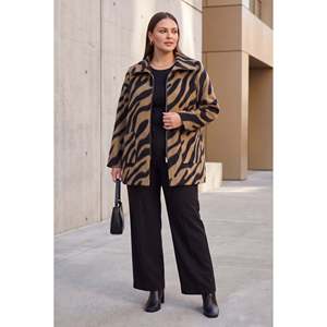 Abrigo de Piel Sintética con Estampado de Leopardo, Talla Grande, Sin Forro, Color Salmón - Product Image 2