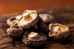 Hongos Shiitake secos nutritivos a granel/Seta Shiitake para cocinar-Sra. Shyn Tran - Product Image 4