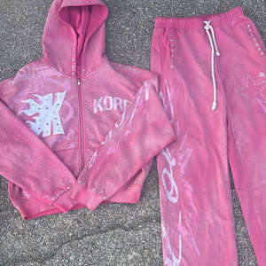 ชุดกีฬาผู้ชายดีไซน์ใหม่ทันสมัยขายส่ง เนื้อผ้าระบายอากาศ 100% ผ้าฝ้าย ทรงเข้ารูป สำหรับฤดูหนาว - Product Image 2